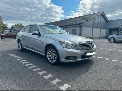 Silber Gebraucht 2011 Mercedes E220 Elegance Limousine | 8.900 € (Fairer Preis)