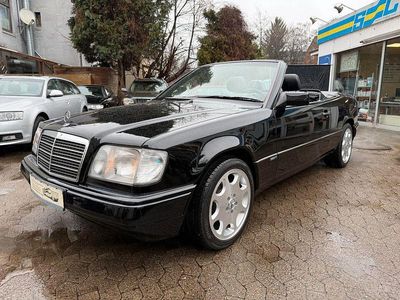 Gebraucht Mercedes E200 Sportline 136 PS (100 kW) 1996 Schwarz Cabrio