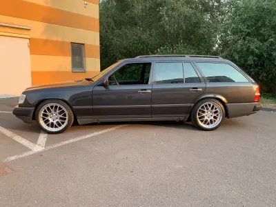 Gebraucht Mercedes 230 132 PS (97 kW) 1989 Schwarz Limousine