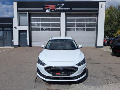 Weiß Gebraucht 2024 Ford Focus Titanium Limousine | 20.900 € (Guter Preis)