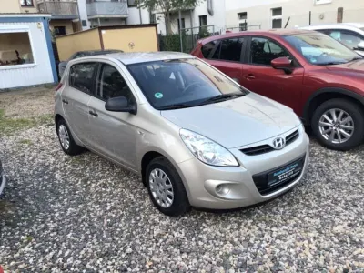 Gebraucht Hyundai i20 77 PS (56 kW) 2012 Grau Kleinwagen