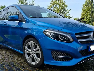 Używany Mercedes B200 Urban 156 KM (114 kW) 2015 Niebieski Minivan