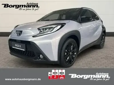 Neu Toyota Aygo X 72 PS (52 kW) 2025 9ae)/ black mica (209) (violett SUV
