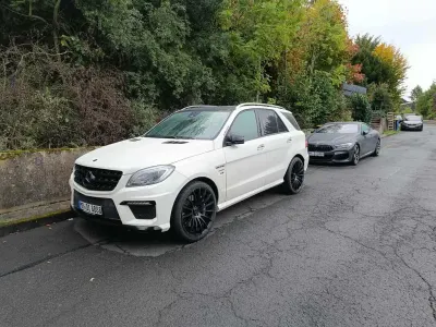 Używany Mercedes ML63 AMG AMG 525 KM (386 kW) 2012 Biały SUV