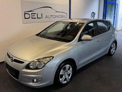 Silber Gebraucht 2009 Hyundai i30 Comfort Limousine | 2.290 € (Fairer Preis)