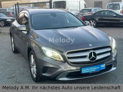 Gebraucht Mercedes GLA180 Style 122 PS (89 kW) 2015 Grau SUV