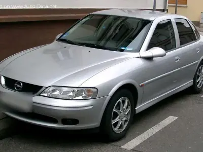 Usado Opel Vectra 100 HP (73 kW) 1998 Prateado Sedan