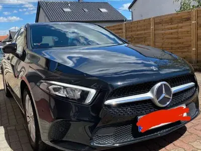 Gebraucht Mercedes A180 116 PS (85 kW) 2018 Schwarz Limousine