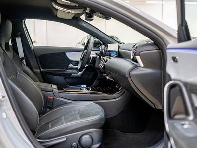 Grau / manufaktur alpingrau Gebraucht 2025 Mercedes A250 AMG Limousine | 47.950 €