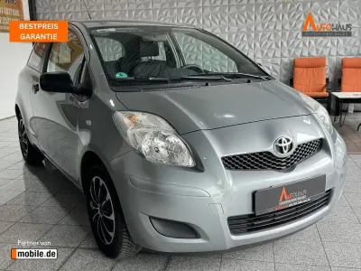 Gebraucht Toyota Yaris Cool 69 PS (50 kW) 2011 Silber Kleinwagen