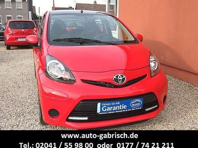 Gebraucht Toyota Aygo Cool 68 PS (50 kW) 2014 Bitone rot/schwarz black roof Kleinwagen