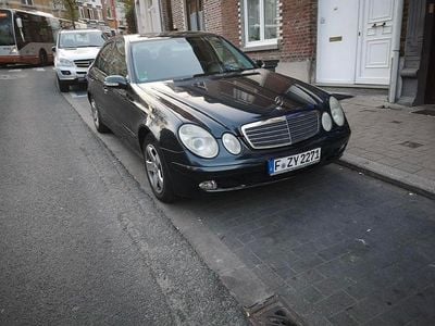 Gebraucht Mercedes E220 Classic 150 PS (110 kW) 2003 Blau Limousine