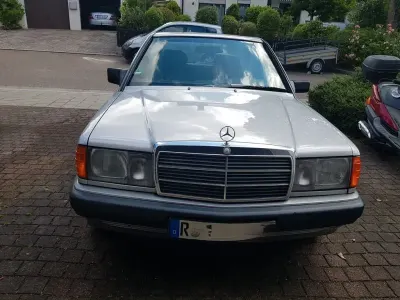 Gebraucht Mercedes 190 132 PS (97 kW) 1989 Silber Limousine