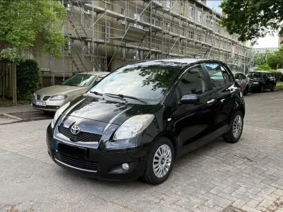 Gebraucht Toyota Yaris 69 PS (50 kW) 2011 Schwarz Kleinwagen