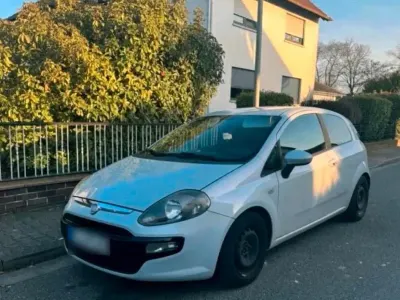 Gebraucht Fiat Punto Evo 77 PS (56 kW) 2011 Andere farben Kleinwagen