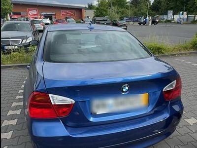 Blau Gebraucht 2006 BMW 325 Limousine | 8.500 €