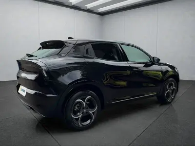 Neu Alfa Romeo Junior 145 PS (106 kW) 2026 Schwarz SUV