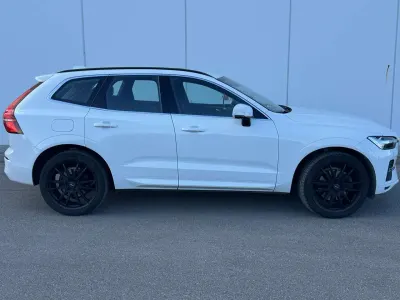 Używany Volvo XC60 Momentum 235 KM (172 kW) 2022 Biały SUV