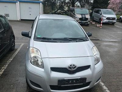 Gebraucht Toyota Yaris 101 PS (74 kW) 2009 Silber Kleinwagen