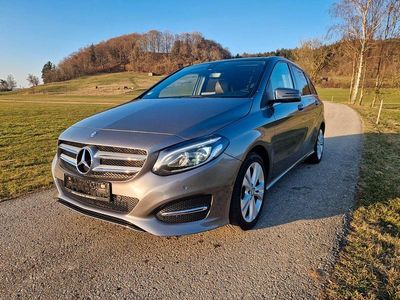 Gebraucht Mercedes B200 136 PS (100 kW) 2016 Grau Van / Kleinbus