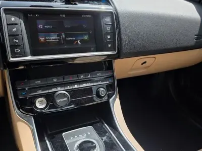 Occasion Jaguar XE Prestige 163 PK (119 kW) 2017 Blauw Sedan