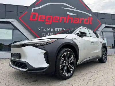 Gebraucht Toyota bZ4X 160 kW (218 PS) 2023 Silber SUV
