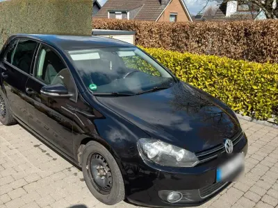 Gebraucht VW Golf VII 105 PS (77 kW) 2012 Schwarz Kleinwagen