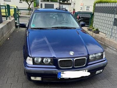 BMW 323
