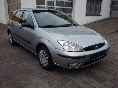 Silber Gebraucht 2004 Ford Focus Viva Limousine | 4.590 €