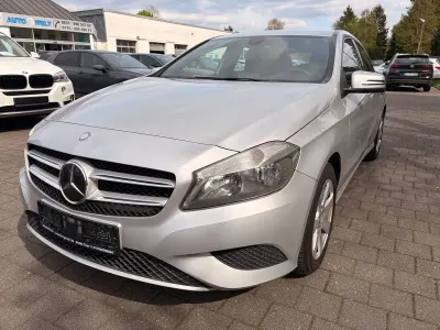 Gebraucht Mercedes A180 122 PS (89 kW) 2014 Silber Limousine