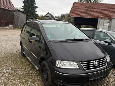 Second-hand VW Sharan 116 CP (85 kW) 2004 Negru Monovolum