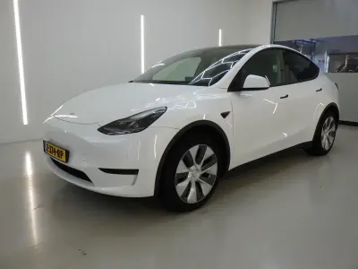 Käytetty Tesla Model Y Standard Range 250 kW (341 HP) 2024 Valkoinen Katumaasturi