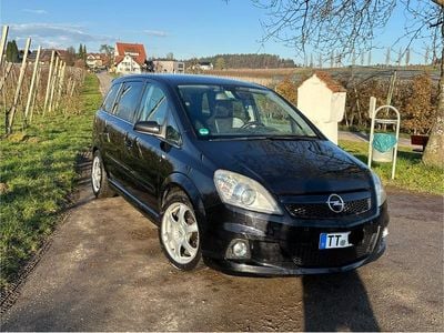 Schwarz Gebraucht 2006 Opel Zafira OPC Van / Kleinbus | 3.800 € (Etwas zu teuer)