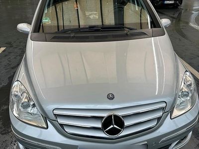 Usata Mercedes B200 140 CV (102 kW) 2007 Grigio Monovolume