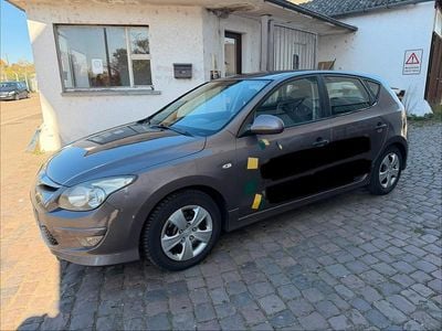 Usata Hyundai i30 109 CV (80 kW) 2011 Marrone Berlina