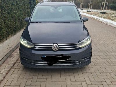 Schwarz Gebraucht 2016 VW Touran Highline Van / Kleinbus | 17.999 € (Fairer Preis)