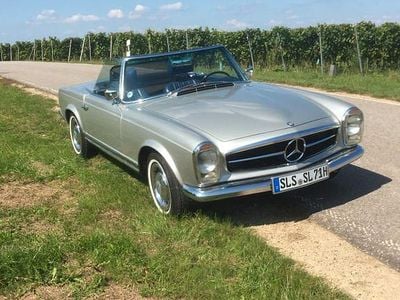 Silber Gebraucht 1966 Mercedes 230 Cabrio | 89.500 €