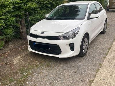 Gebraucht Kia Rio 84 PS (61 kW) 2017 Weiß Limousine