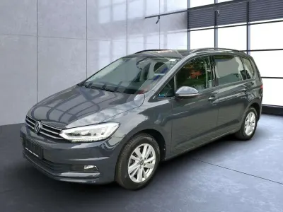 Gebraucht VW Touran Comfortline 150 PS (110 kW) 2024 Uranograu Van / Kleinbus