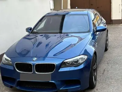 Gebraucht BMW M5 Basis 560 PS (411 kW) 2012 Blau Limousine