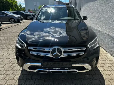 Gebraucht Mercedes GLC300e 194 PS (142 kW) 2021 Schwarz SUV