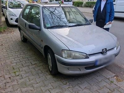 Usata Peugeot 106 46 CV (33 kW) 1997 Argento Utilitaria