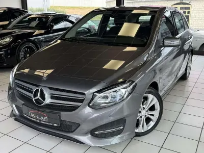 Gebraucht Mercedes B200 Urban 156 PS (114 kW) 2015 Mountaingrau  met. Kleinwagen