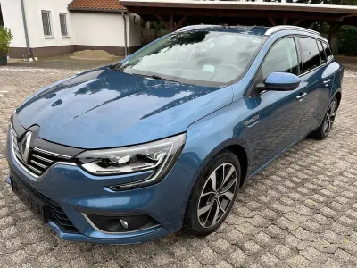 Gebraucht Renault Mégane IV Bose Edition 132 PS (97 kW) 2018 Blau Limousine
