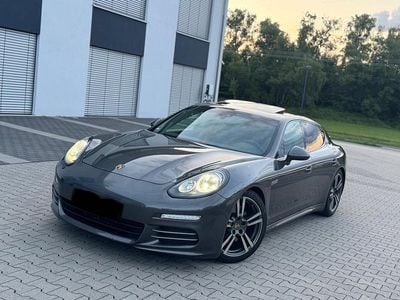Porsche Panamera 4
