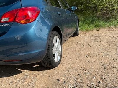 Second-hand Opel Astra 150 CP (110 kW) 2015 Albastru Berlinǎ