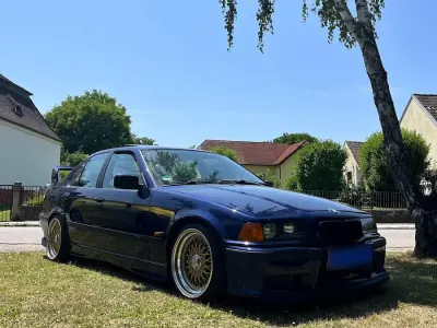 Gebraucht BMW 320 150 PS (110 kW) 1995 Blau Limousine
