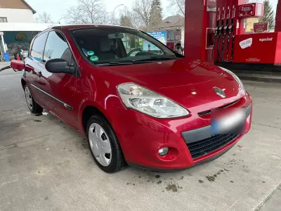 Używany Renault Clio II 2009 Czerwony Hatchback