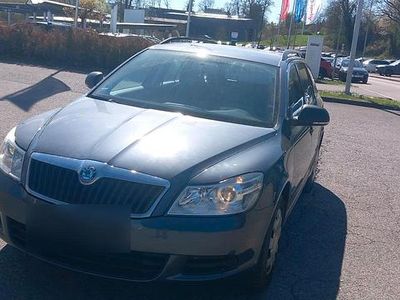 Gebraucht Skoda Octavia 122 PS (89 kW) 2011 Grau Kombi