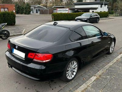 Gebraucht BMW 320 171 PS (125 kW) 2008 Schwarz Coupé